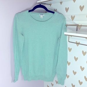 Old Navy crew neck sweater. Size M. Smoke free home.